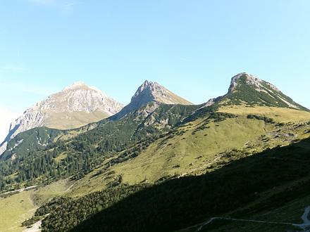 Blick zurück auf Gamsjoch, Gumpenspitze und Teufelskopf (von links)