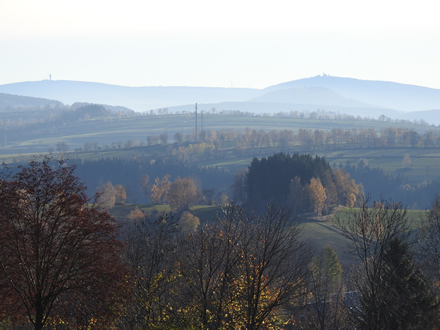 im Hintergrund der Pöhlberg bei Annaberg
