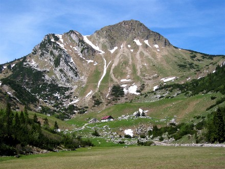 Die Großtiefenthalalm vor der Rotwand