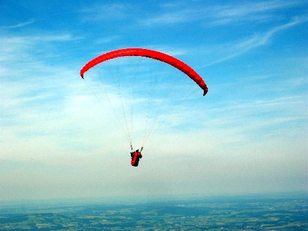 Gleitschirmflieger am Tegelberg